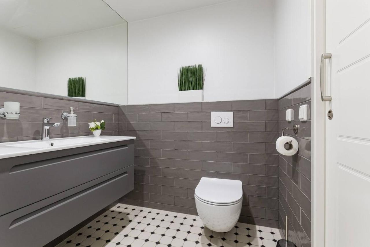 Central Apartments, Quiet With Free Parking And Ac. Tallinn Eksteriør bilde