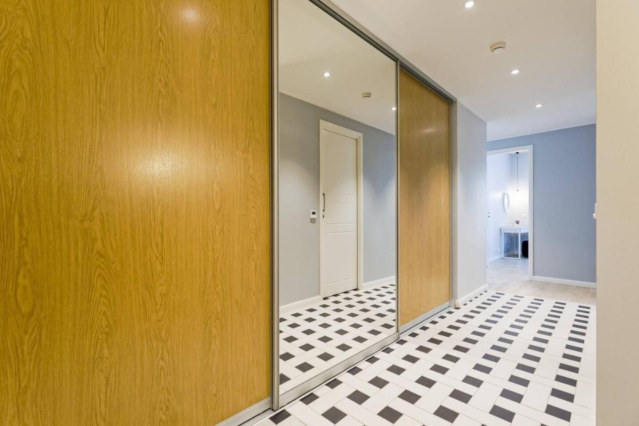 Central Apartments, Quiet With Free Parking And Ac. Tallinn Eksteriør bilde
